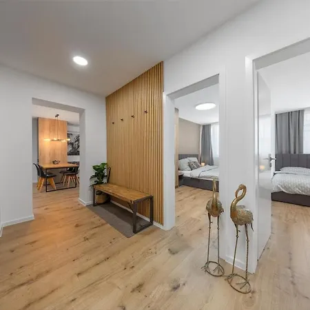 Medena Luxe - 2br Old Town & Братислава