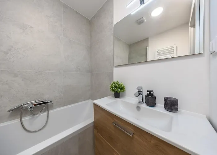 Medena Luxe - 2br Old Town & * 布拉迪斯拉发
