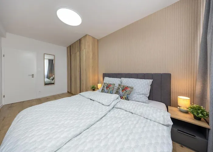 Medena Luxe - 2br Old Town & 公寓